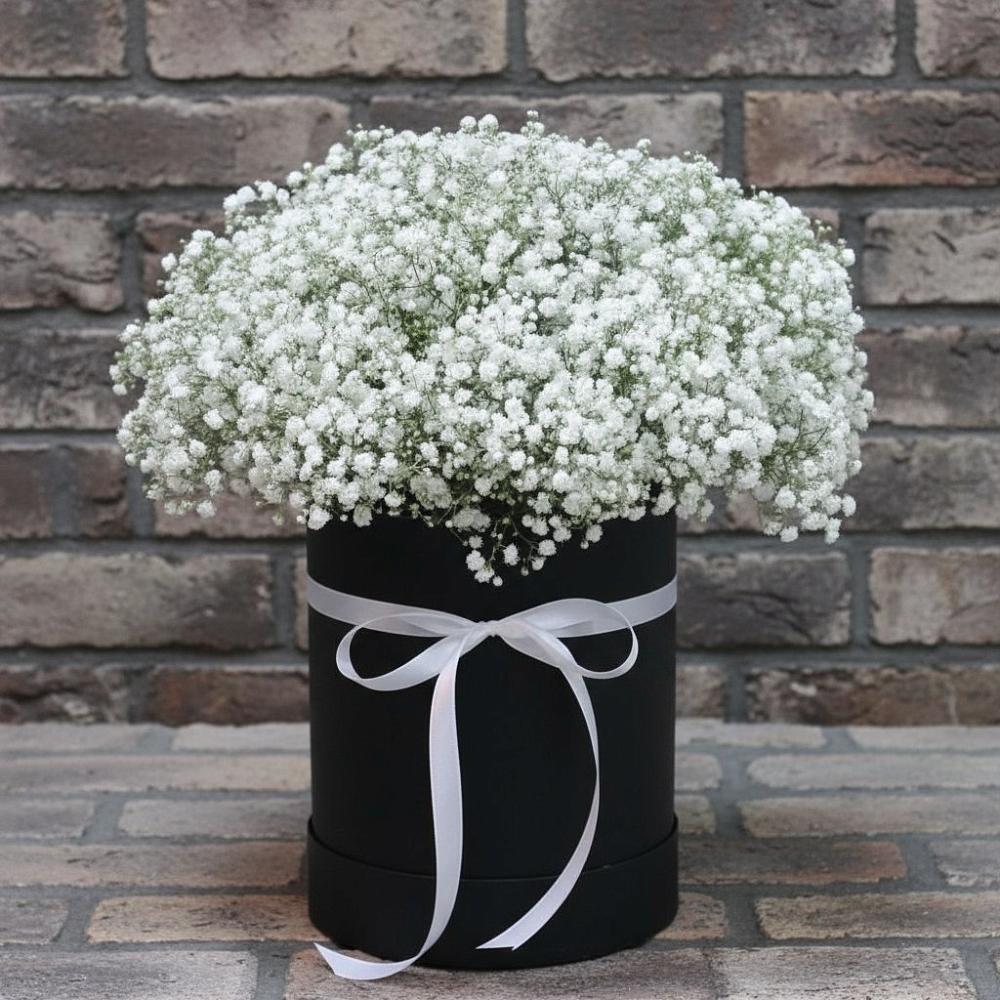 Цветочная композиция из Гипсофила в шляпной коробке в Базарные Матаки