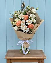 Букет цветов из:  Альстромерии, Лизиантусы, Розы и Хризантемы #REPLACE_PRED# Базарные Матаки