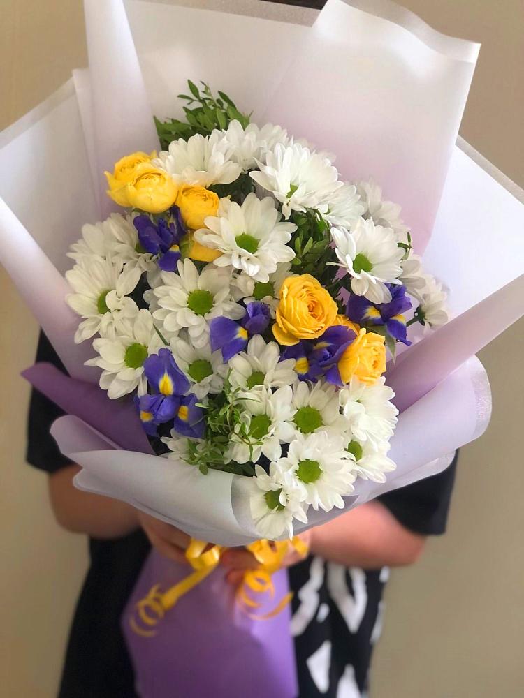 Букет цветов из: Ирисы, Хризантемы и Розы в Базарные Матаки