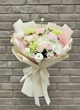 Букет цветов из:  Гвоздики, Розы, Лизиантусы и Хризантемы в Базарные Матаки