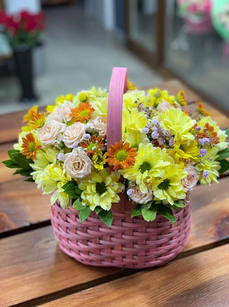 Цветочная композиция из Хризантемы и Розы в корзине в Базарные Матаки