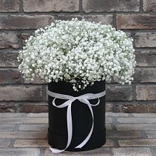 Цветочная композиция из Гипсофила в шляпной коробке в Базарные Матаки