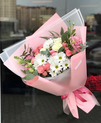 Букет цветов из: Розы, Лизиантусы и Хризантемы в Базарные Матаки